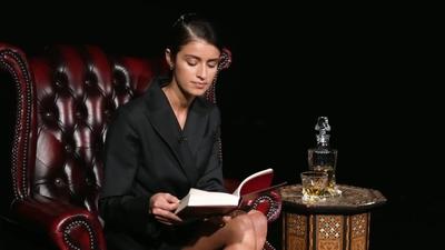 Yennefer_Reads_The_Witcher_28feat__Anya_Chalotra29_026.jpg