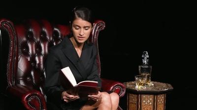 Yennefer_Reads_The_Witcher_28feat__Anya_Chalotra29_081.jpg